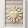 Cuadro del Sagrado Corazón de Jesús en relieve con marco blanco y fondo de tela rayas aguamarina