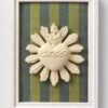 Cuadro del Sagrado Corazón de Jesús en relieve con marco blanco y fondo de tela rayas verde y azul