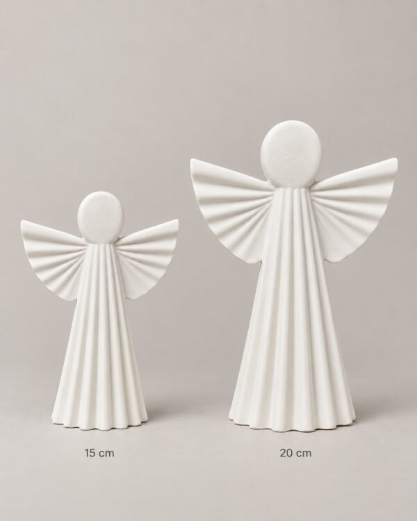 Comparativa de tamaños de la figura del Ángel de la Guarda: 15 cm y 20 cm